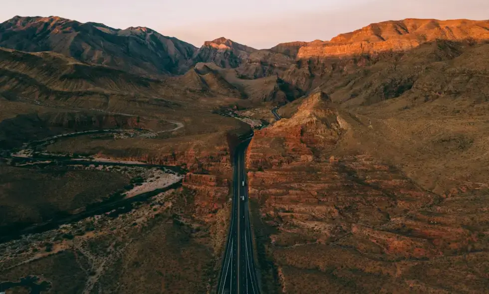 Die M4-Autobahn wird kontinuierlich und in sicherem Tempo zwischen Törökszentmiklós und Kisújszállás gebaut.